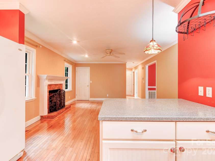 171 Surry Lane, Hendersonville, NC 28791.  MLS# CAR4280412, YatesRealty ID 25578. 