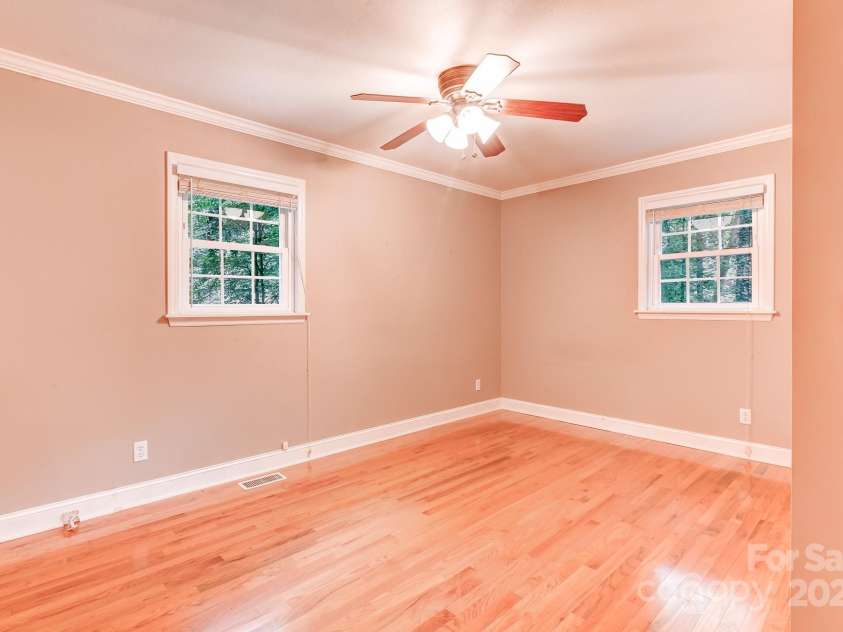 171 Surry Lane, Hendersonville, NC 28791.  MLS# CAR4280412, YatesRealty ID 25578. 