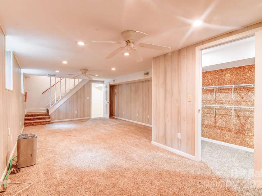 171 Surry Lane, Hendersonville, NC 28791.  MLS# CAR4280412, YatesRealty ID 25578. 