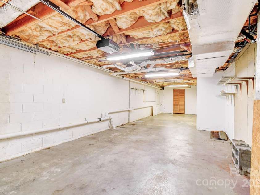 171 Surry Lane, Hendersonville, NC 28791.  MLS# CAR4280412, YatesRealty ID 25578. 