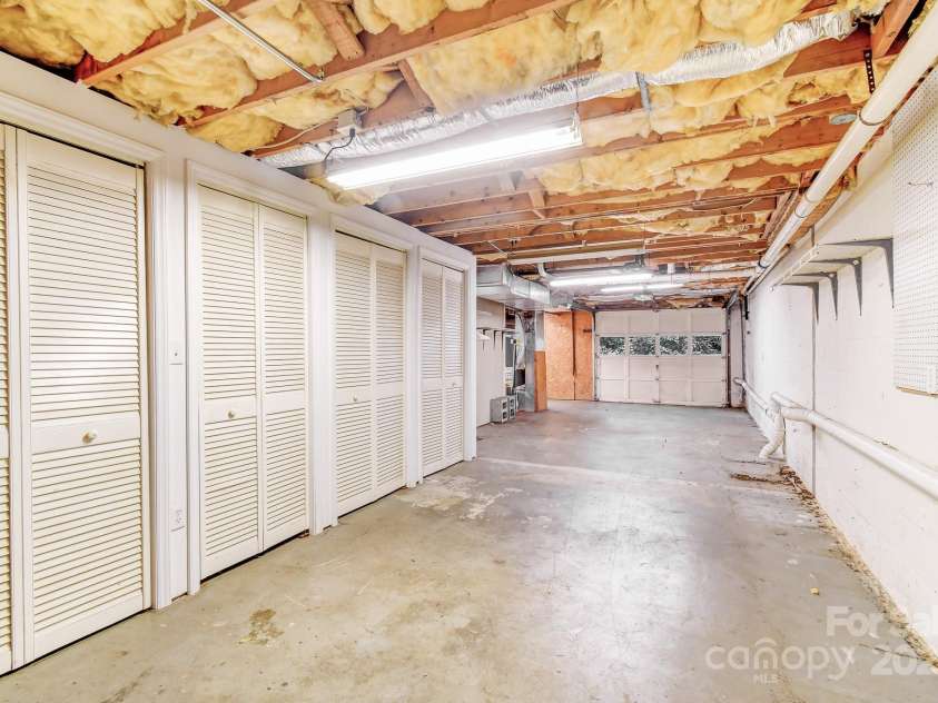 171 Surry Lane, Hendersonville, NC 28791.  MLS# CAR4280412, YatesRealty ID 25578. 