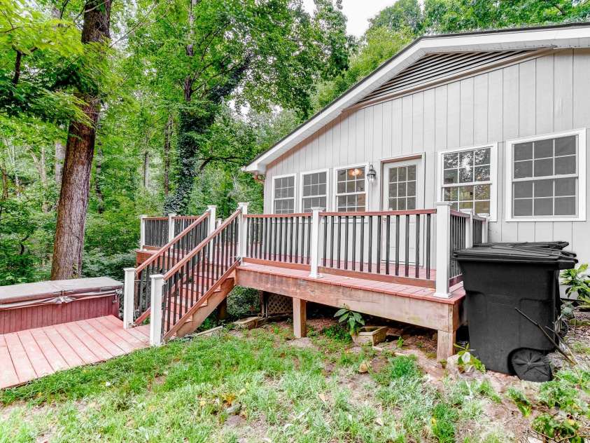 171 Surry Lane, Hendersonville, NC 28791.  MLS# CAR4280412, YatesRealty ID 25578. 