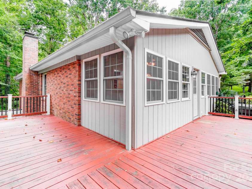 171 Surry Lane, Hendersonville, NC 28791.  MLS# CAR4280412, YatesRealty ID 25578. 