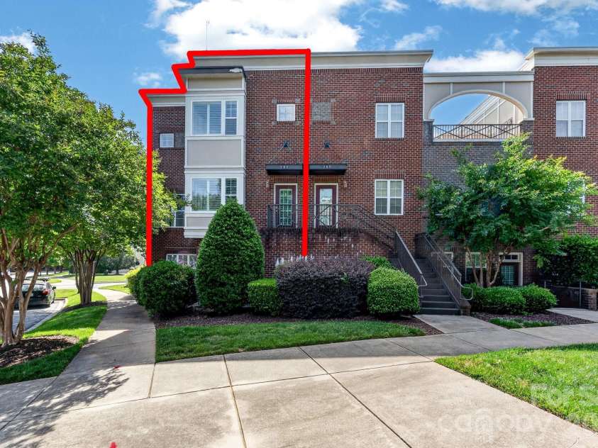 262 Harbour Place Drive, Davidson, NC 28036.  MLS# CAR4381547, YatesRealty ID 25578. 