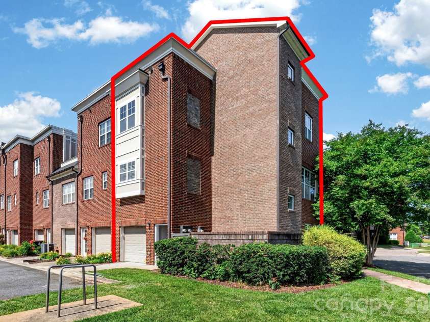 262 Harbour Place Drive, Davidson, NC 28036.  MLS# CAR4381547, YatesRealty ID 25578. 