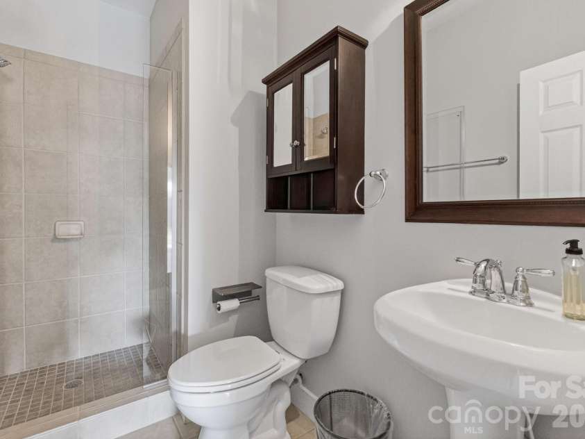 262 Harbour Place Drive, Davidson, NC 28036.  MLS# CAR4381547, YatesRealty ID 25578. 