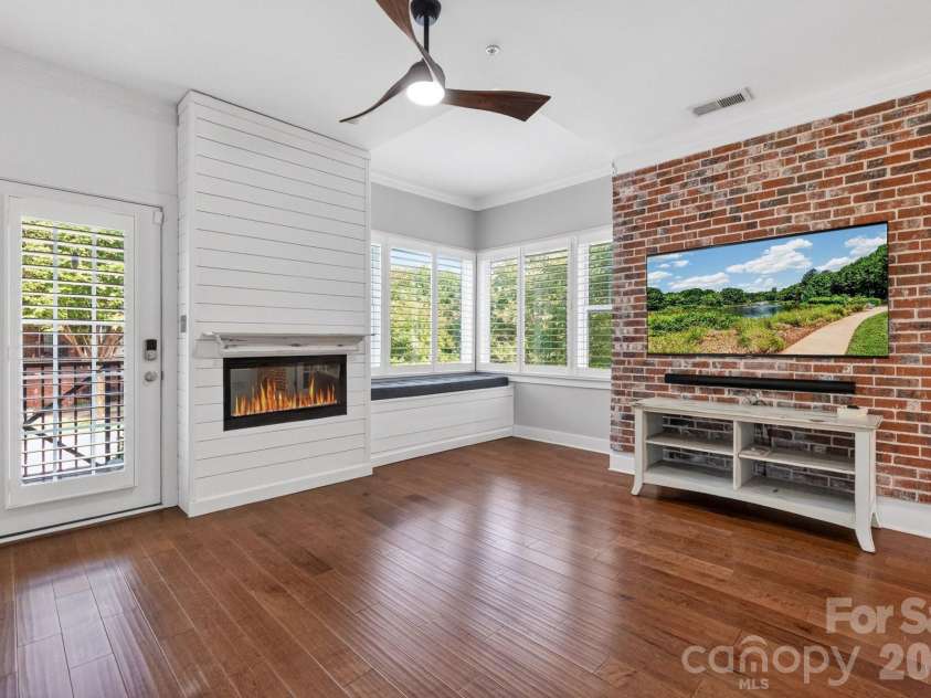 262 Harbour Place Drive, Davidson, NC 28036.  MLS# CAR4381547, YatesRealty ID 25578. 