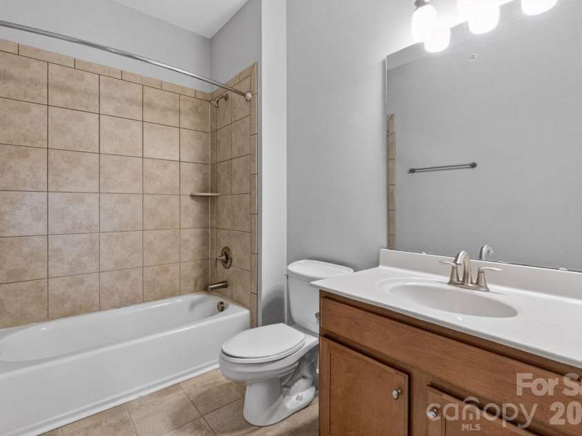 262 Harbour Place Drive, Davidson, NC 28036.  MLS# CAR4381547, YatesRealty ID 25578. 