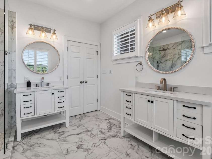 262 Harbour Place Drive, Davidson, NC 28036.  MLS# CAR4381547, YatesRealty ID 25578. 
