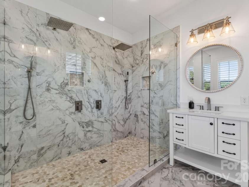 262 Harbour Place Drive, Davidson, NC 28036.  MLS# CAR4381547, YatesRealty ID 25578. 