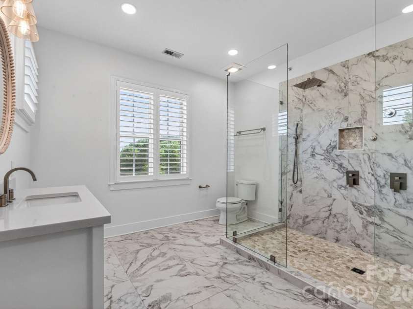 262 Harbour Place Drive, Davidson, NC 28036.  MLS# CAR4381547, YatesRealty ID 25578. 