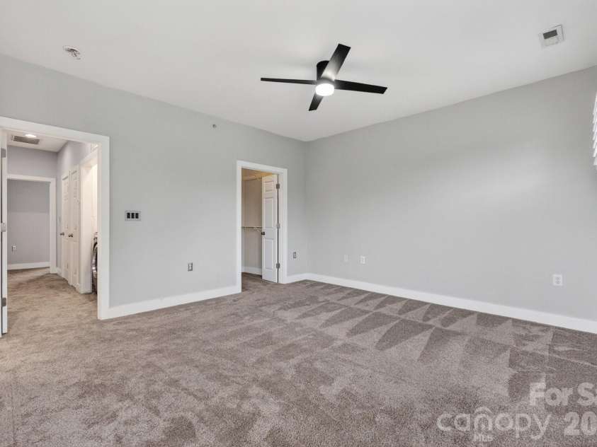 262 Harbour Place Drive, Davidson, NC 28036.  MLS# CAR4381547, YatesRealty ID 25578. 