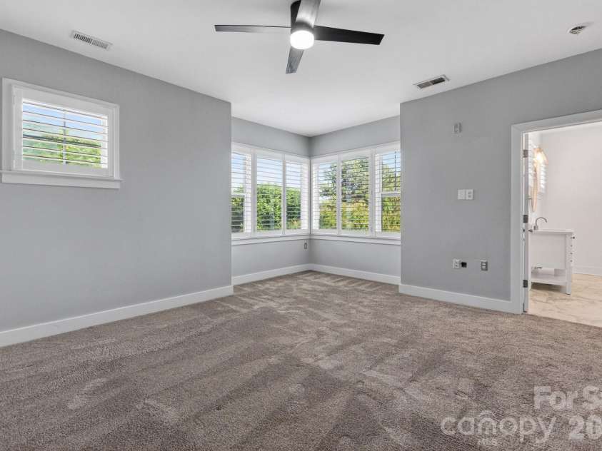 262 Harbour Place Drive, Davidson, NC 28036.  MLS# CAR4381547, YatesRealty ID 25578. 