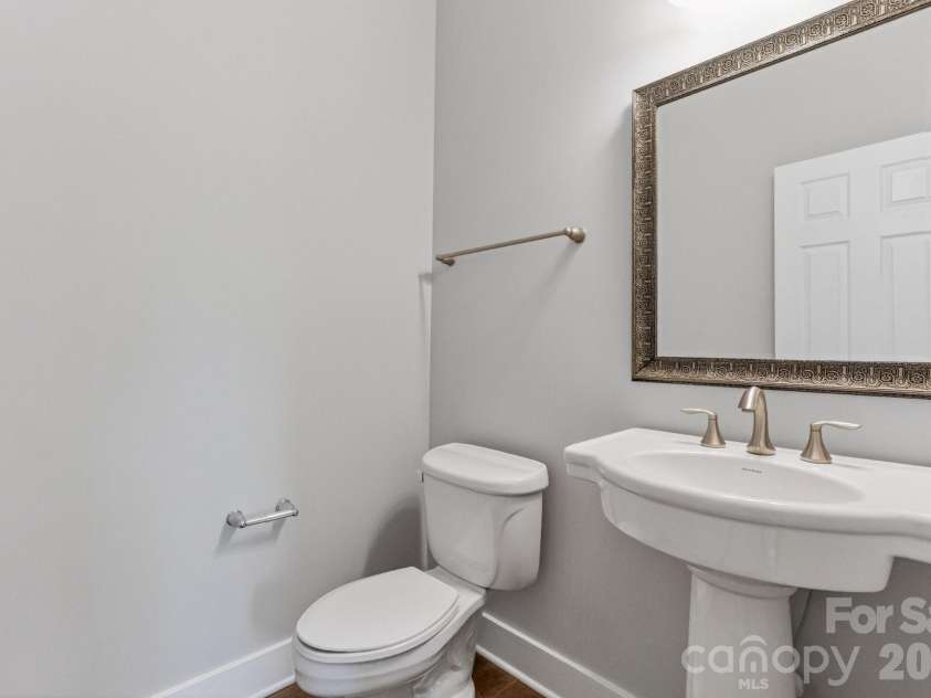 262 Harbour Place Drive, Davidson, NC 28036.  MLS# CAR4381547, YatesRealty ID 25578. 