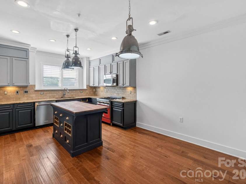 262 Harbour Place Drive, Davidson, NC 28036.  MLS# CAR4381547, YatesRealty ID 25578. 