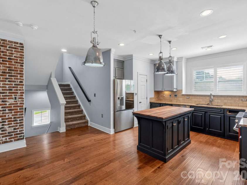 262 Harbour Place Drive, Davidson, NC 28036.  MLS# CAR4381547, YatesRealty ID 25578. 