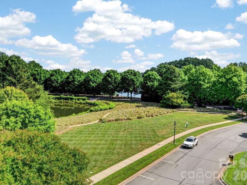 262 Harbour Place Drive, Davidson, NC 28036.  MLS# CAR4381547, YatesRealty ID 25578. 