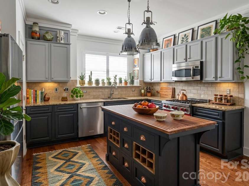 262 Harbour Place Drive, Davidson, NC 28036.  MLS# CAR4381547, YatesRealty ID 25578. 