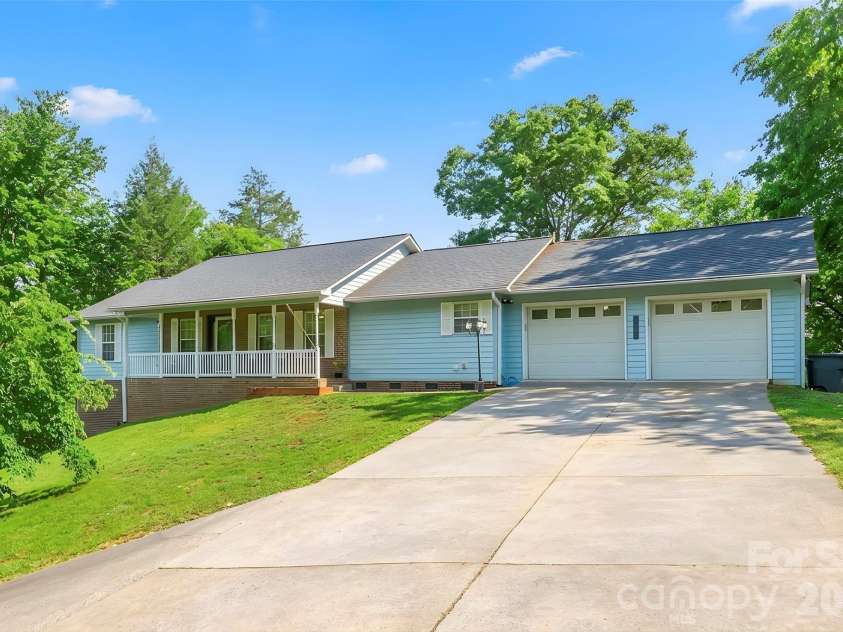570 Pleasant View Drive, Marion, NC 28752.  MLS# CAR4384259, YatesRealty ID 25580. 