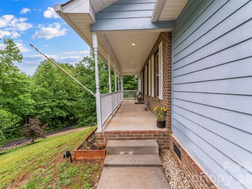 570 Pleasant View Drive, Marion, NC 28752.  MLS# CAR4384259, YatesRealty ID 25580. 