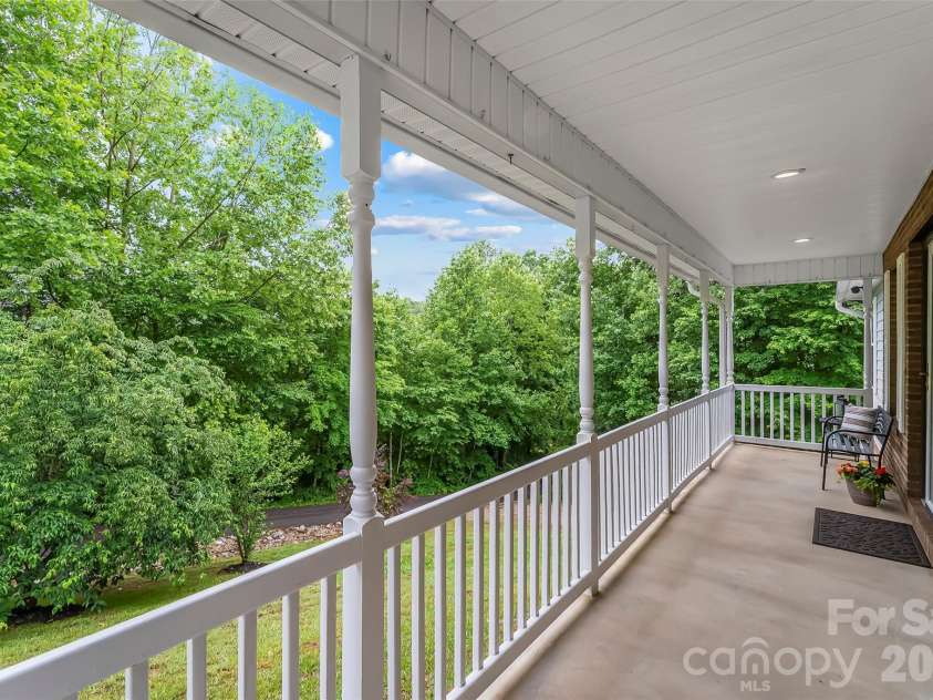 570 Pleasant View Drive, Marion, NC 28752.  MLS# CAR4384259, YatesRealty ID 25580. 