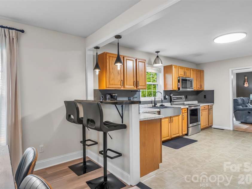 570 Pleasant View Drive, Marion, NC 28752.  MLS# CAR4384259, YatesRealty ID 25580. 