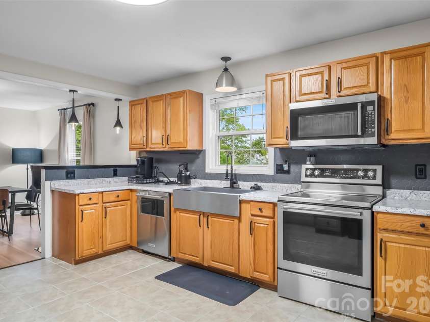 570 Pleasant View Drive, Marion, NC 28752.  MLS# CAR4384259, YatesRealty ID 25580. 