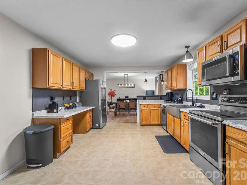 570 Pleasant View Drive, Marion, NC 28752.  MLS# CAR4384259, YatesRealty ID 25580. 