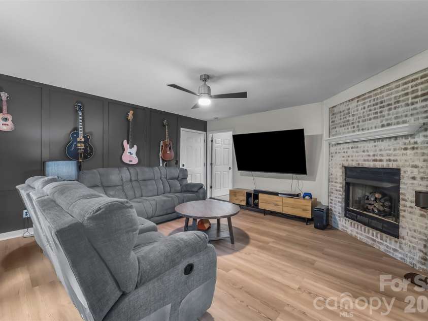 570 Pleasant View Drive, Marion, NC 28752.  MLS# CAR4384259, YatesRealty ID 25580. 