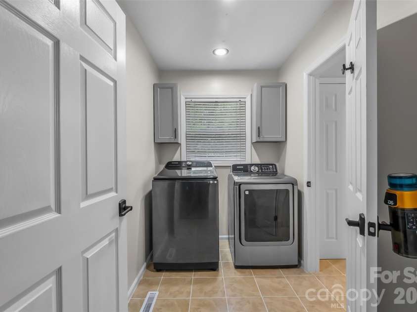 570 Pleasant View Drive, Marion, NC 28752.  MLS# CAR4384259, YatesRealty ID 25580. 