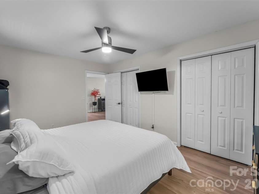 570 Pleasant View Drive, Marion, NC 28752.  MLS# CAR4384259, YatesRealty ID 25580. 