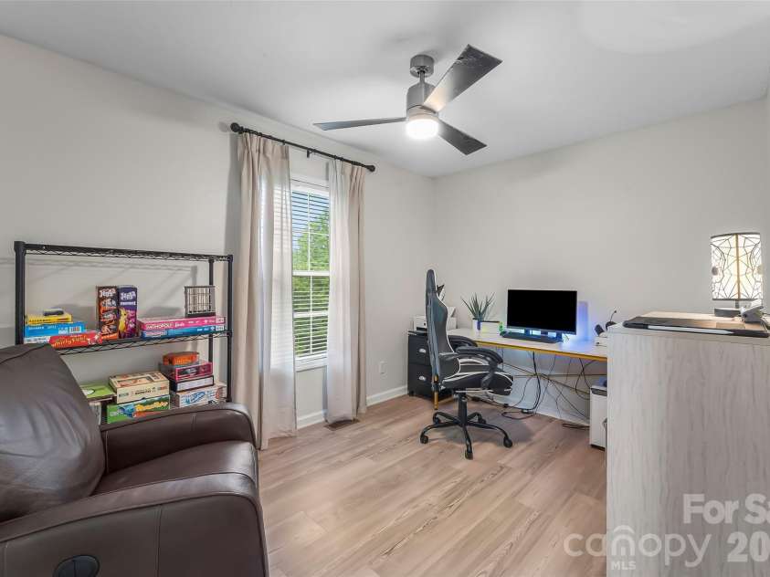 570 Pleasant View Drive, Marion, NC 28752.  MLS# CAR4384259, YatesRealty ID 25580. 
