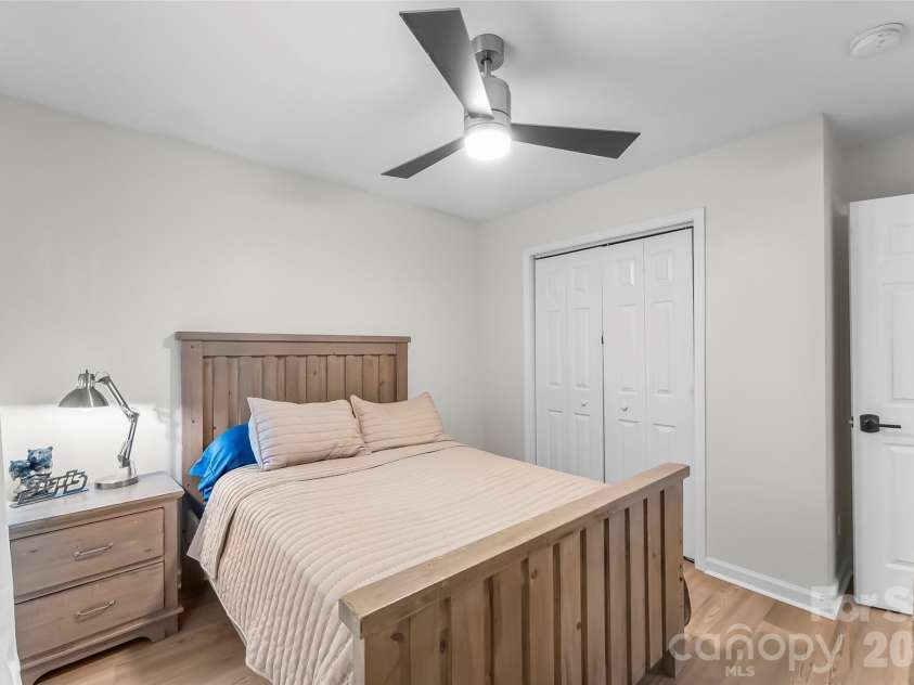 570 Pleasant View Drive, Marion, NC 28752.  MLS# CAR4384259, YatesRealty ID 25580. 