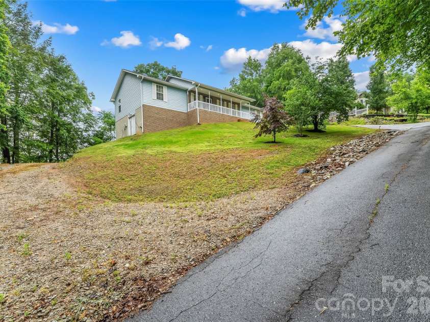 570 Pleasant View Drive, Marion, NC 28752.  MLS# CAR4384259, YatesRealty ID 25580. 