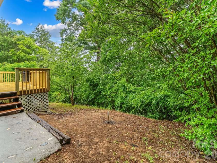 570 Pleasant View Drive, Marion, NC 28752.  MLS# CAR4384259, YatesRealty ID 25580. 