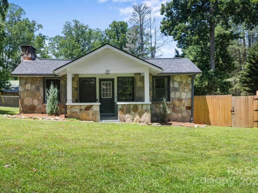 351 Dove Haven Lane, Hendersonville, NC 28791.  MLS# CAR4276592, YatesRealty ID 25581. 
