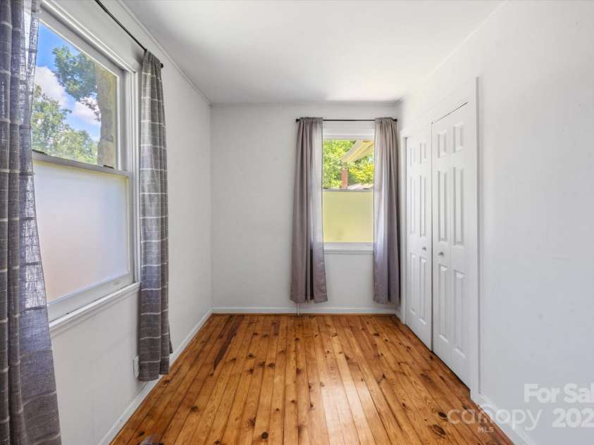 351 Dove Haven Lane, Hendersonville, NC 28791.  MLS# CAR4276592, YatesRealty ID 25581. 