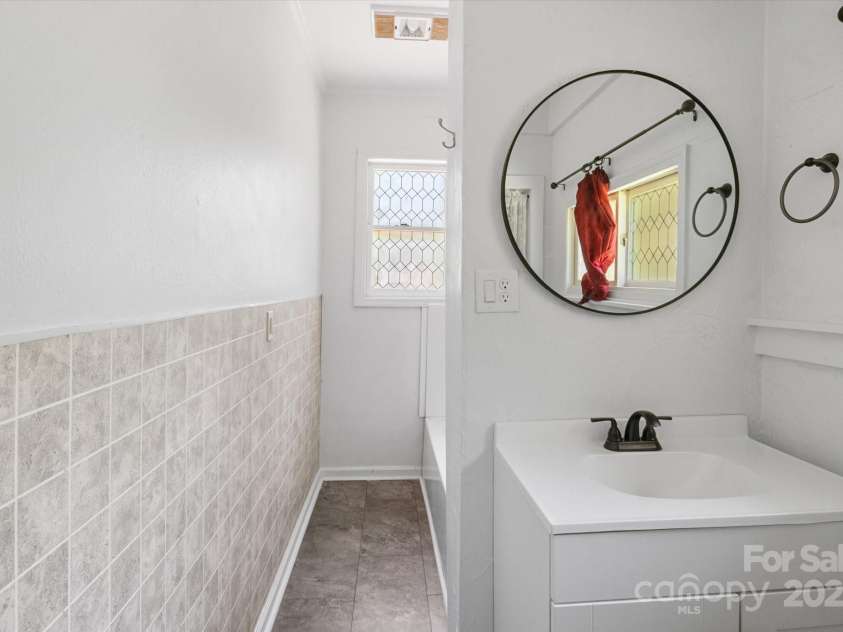 351 Dove Haven Lane, Hendersonville, NC 28791.  MLS# CAR4276592, YatesRealty ID 25581. 