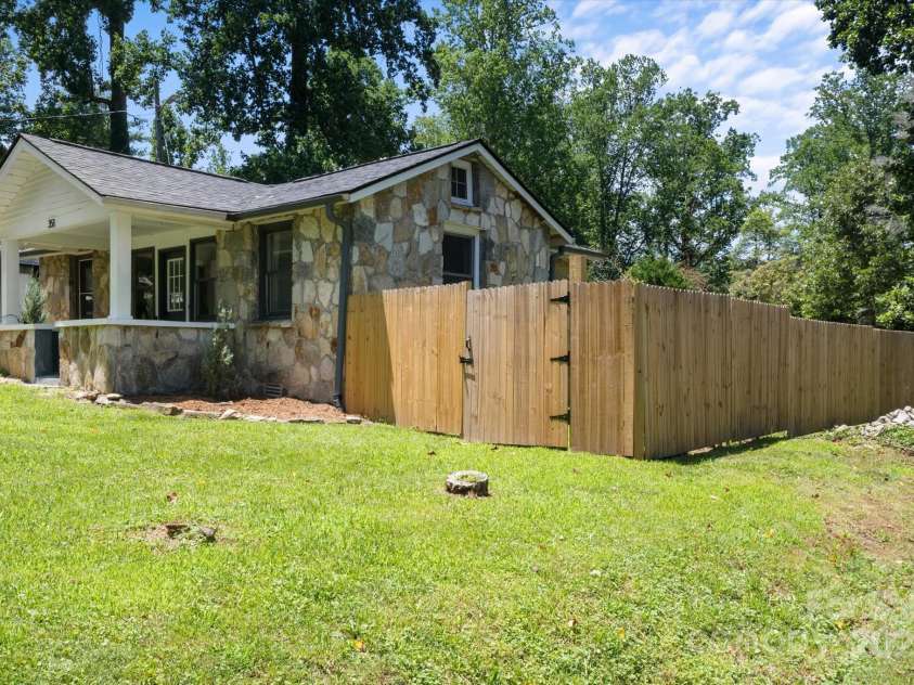 351 Dove Haven Lane, Hendersonville, NC 28791.  MLS# CAR4276592, YatesRealty ID 25581. 