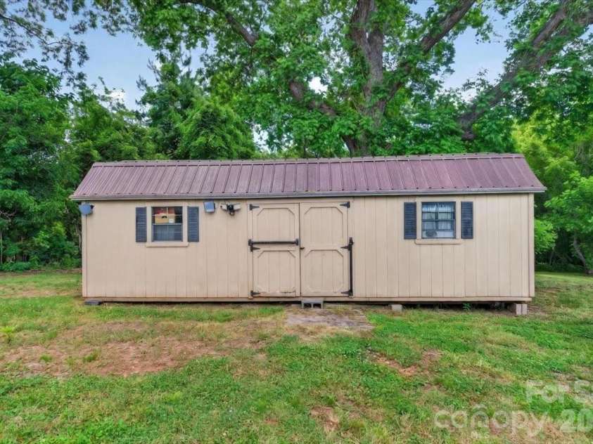 567 Godbey Road, Mocksville, NC 27028.  MLS# CAR4379299, YatesRealty ID 25581. 