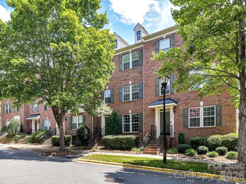 756 Naramore Street, Davidson, NC 28036.  MLS# CAR4284333, YatesRealty ID 25582. 