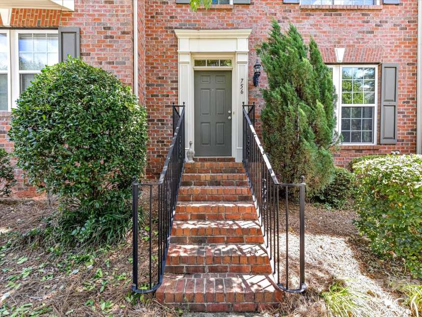 756 Naramore Street, Davidson, NC 28036.  MLS# CAR4284333, YatesRealty ID 25582. 