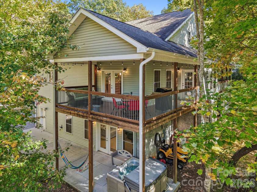 6 Wagon Trace, Flat Rock, NC 28731.  MLS# CAR4374692, YatesRealty ID 25583. 