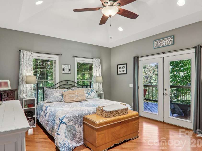 6 Wagon Trace, Flat Rock, NC 28731.  MLS# CAR4374692, YatesRealty ID 25583. Main level Primary Bedroom