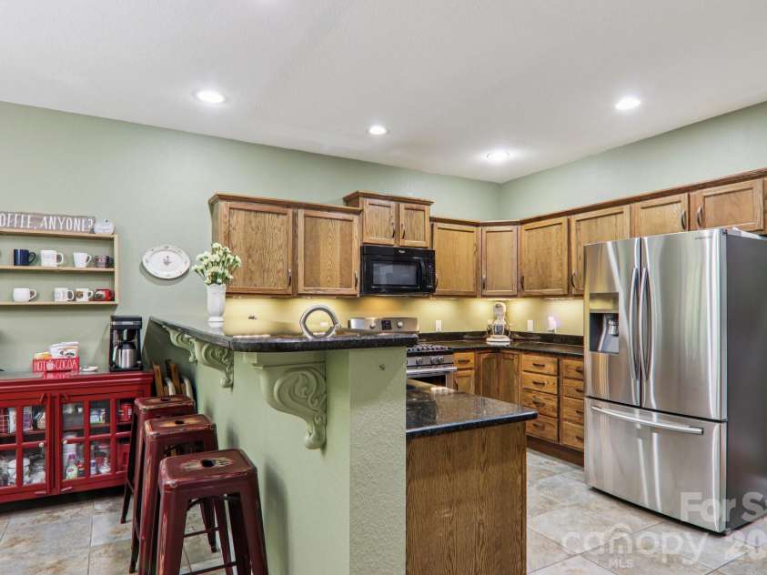 6 Wagon Trace, Flat Rock, NC 28731.  MLS# CAR4374692, YatesRealty ID 25583. Spacious Kitchen