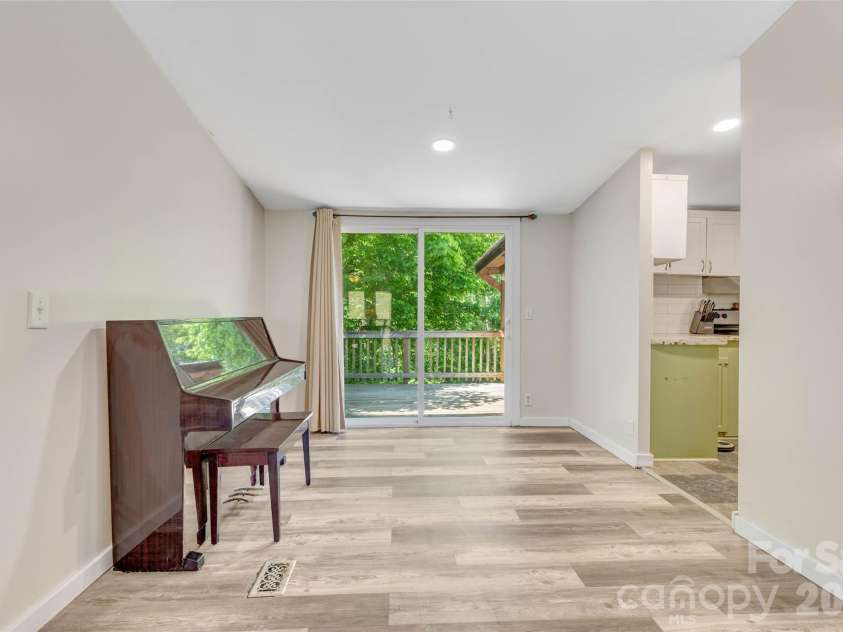 5029 Mundy Lane, Denver, NC 28037.  MLS# CAR4379646, YatesRealty ID 25585. Dining room space off from the kitchen
