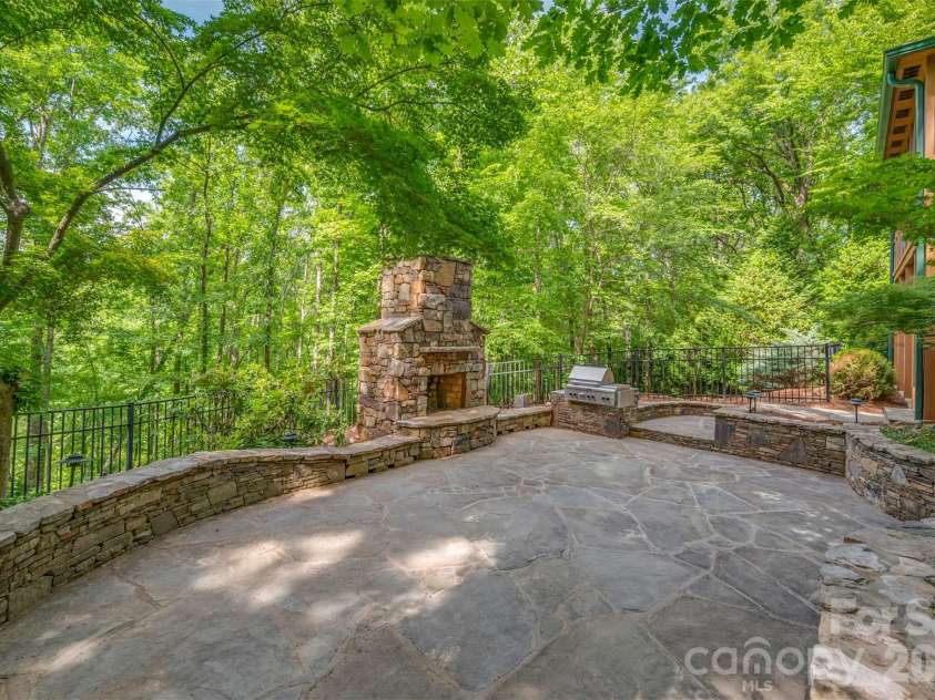 512 Indian Forest Drive, Bostic, NC 28018.  MLS# CAR4382917, YatesRealty ID 25586. 