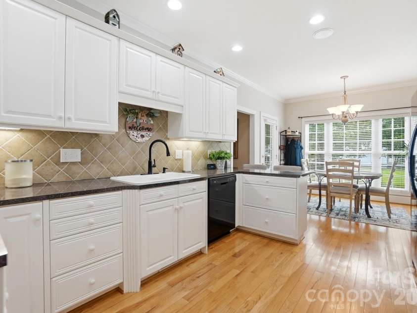 258 Glenwood Drive, Oakboro, NC 28129.  MLS# CAR4384910, YatesRealty ID 25587. Kitchen