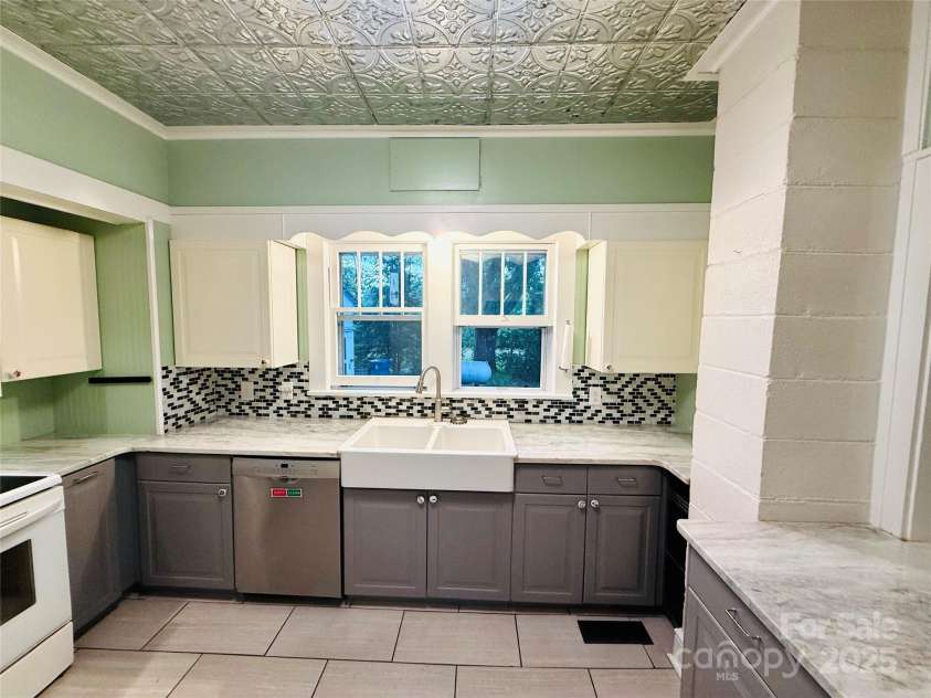 5188 Dysartsville Road, Morganton, NC 28655.  MLS# CAR4270470, YatesRealty ID 25587. Newly installed granite countertops