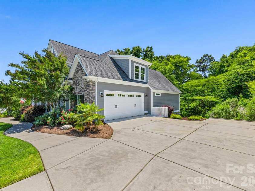 3522 Aqua Point Drive, York, SC 29745.  MLS# CAR4383797, YatesRealty ID 25588. Oversized garage with plenty of parking
